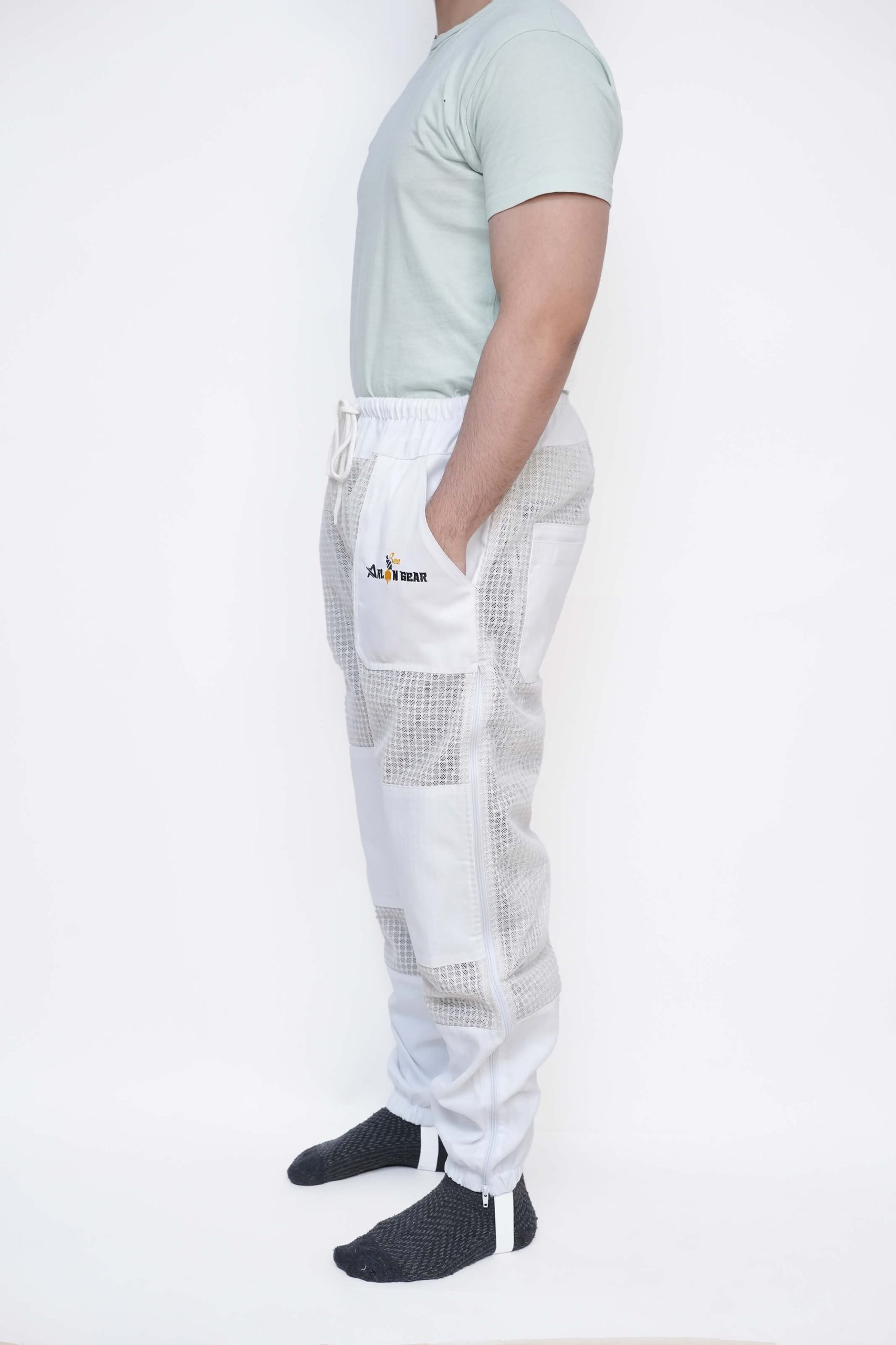 Sting Proof Breathable Mesh Beekeeping Trousers with Elastic Cuffs for Apiary Work - Image 4