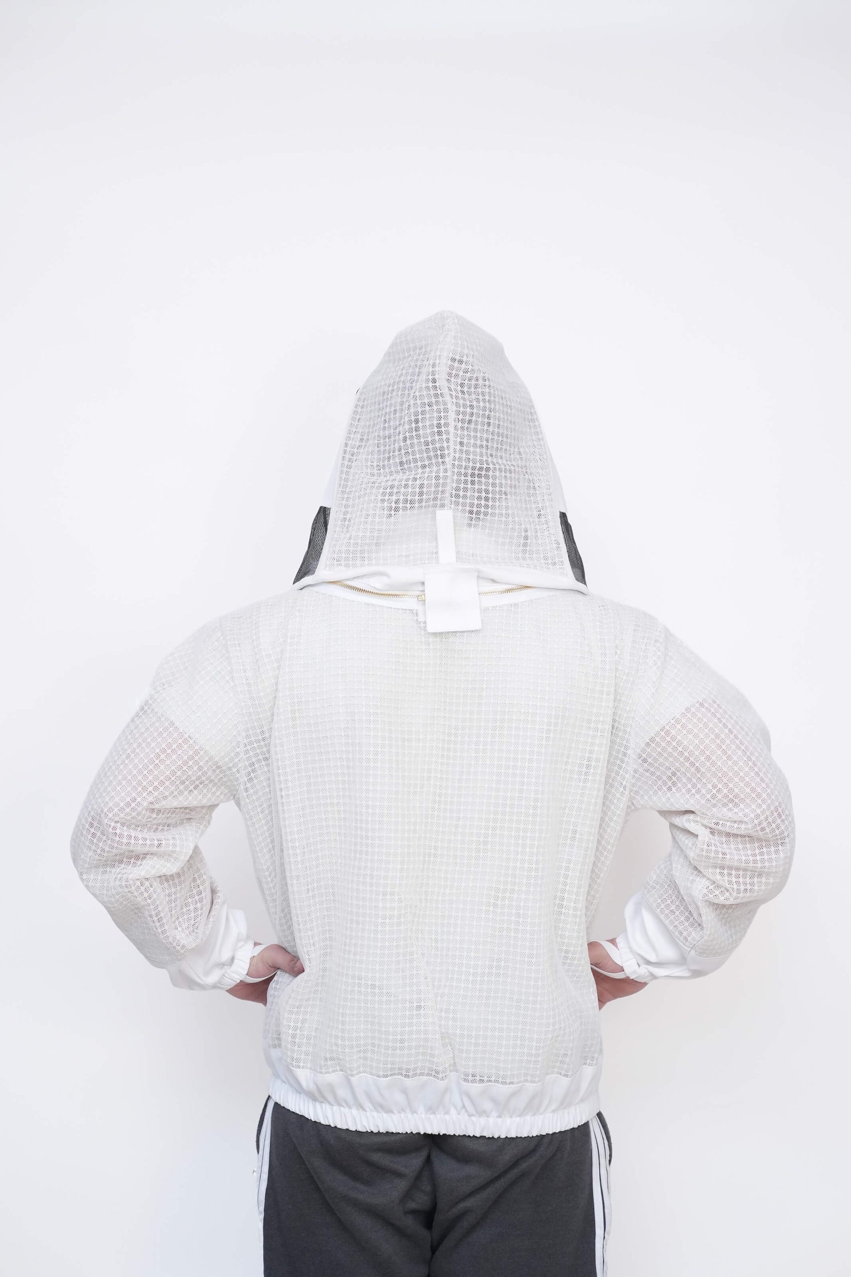 Custom Comfortable Ventilated Beekeeping Jacket with Fencing Veil - Image 3