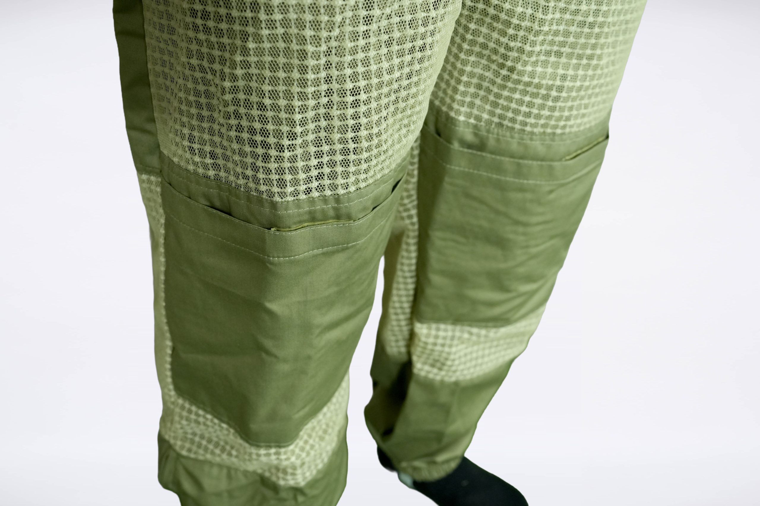 Unisex Sting-Proof Ultra-Ventilated 3-Layer Mesh Beekeeping Suit Olive Green Round Veil - Image 3